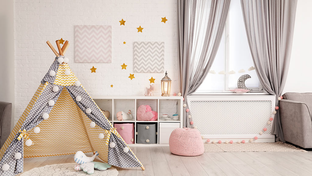 Dormitorio infantil sencillo y acogedor con estampados