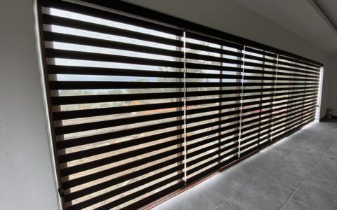 persianas modernas sheer elegance en ventanal