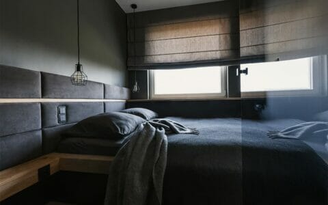 hermosas cortinas romanas bñackout para habitaciones íntimas