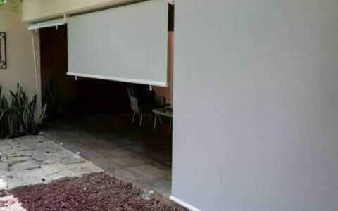 cortinas para exterior en tejido blackout para proteger del viento y el sol