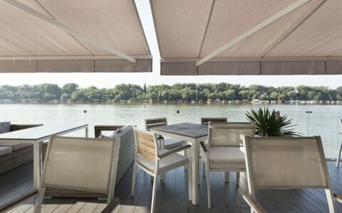 Toldos retráctiles para casas y negocios