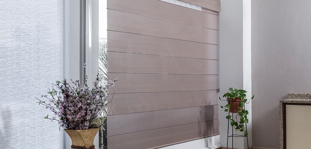Modernas persianas romanas para un estilo minimalista