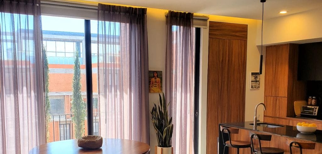 Descubre la versatilidad: 4 estilos de pliegues para realzar la belleza de tu hogar con cortinas.